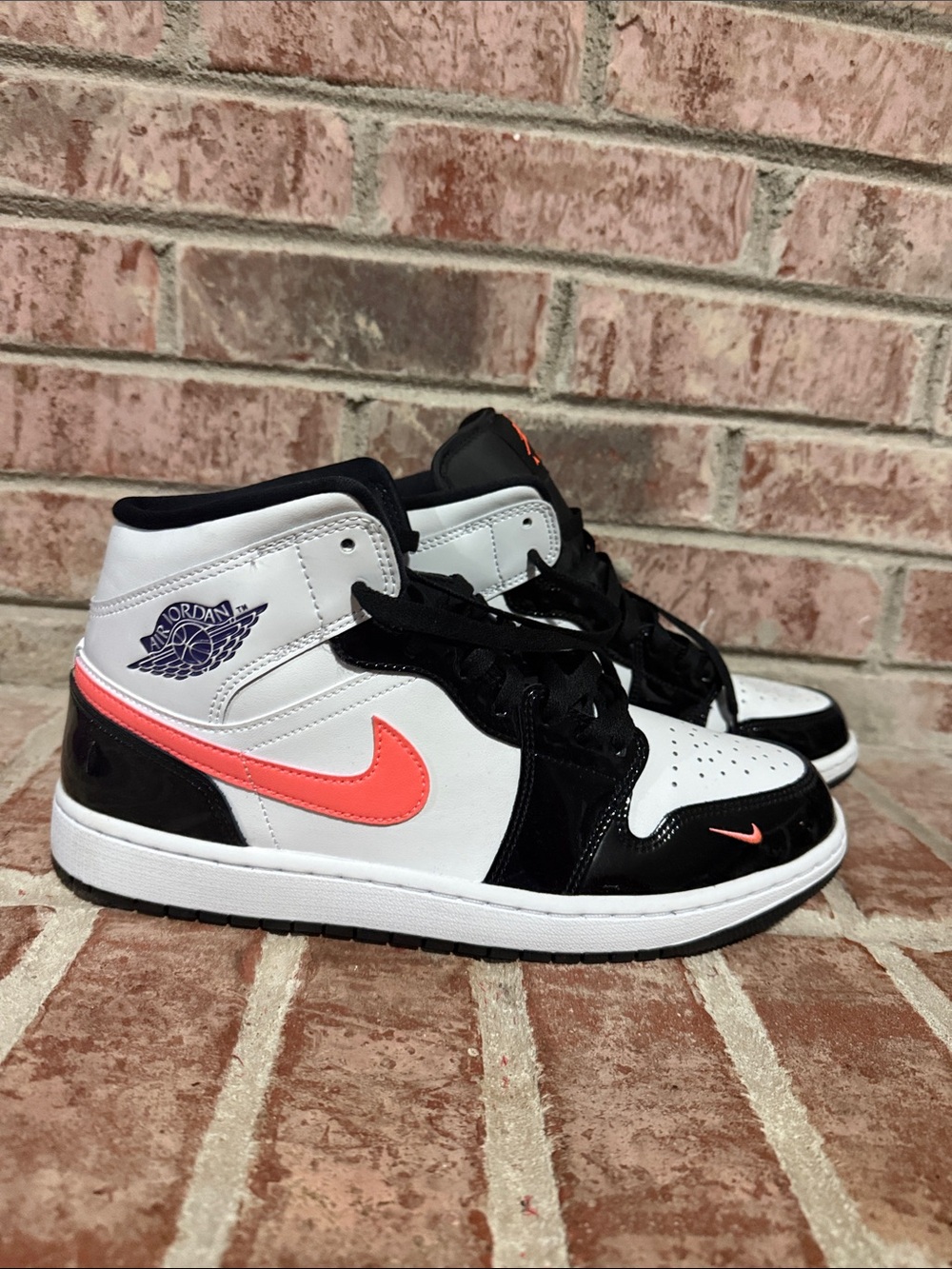 New Mens Jordan 1 Mid-Top Sneakers in White, Black & Coral size 9.5